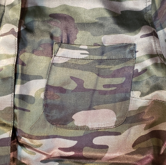 sanctuary shirt S camo silky button nwt classic cool. - Picture 4 of 7